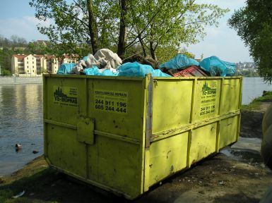 kontejnery s odpadem